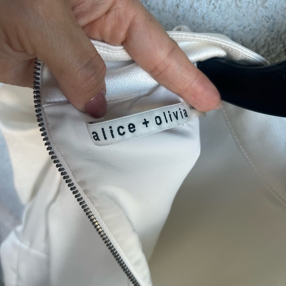 Alice + Olivia Cream/White Satin Puff Sleeve Blouse size 6 - Picture 7 of 9